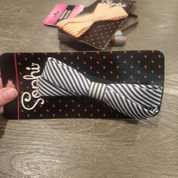 Little Girl Bundled 5 Headlands - Picture 7 of 8